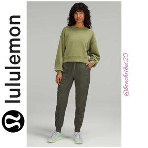 LULULEMON ATHLETICA Perfectly Oversized Cropped Crew *Softstreme PTP 25" LL-214